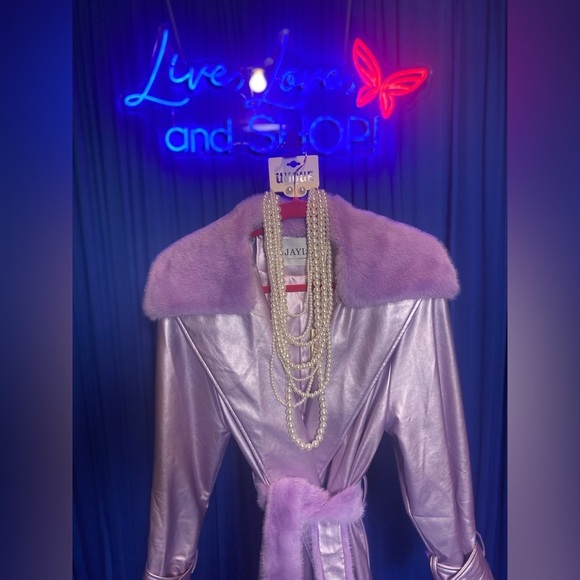 💜 Lilac Detachable Faux Fur& Belt, Faux Leather Metallic Maxi Trench Coat 💜 NWT - Picture 7 of 14